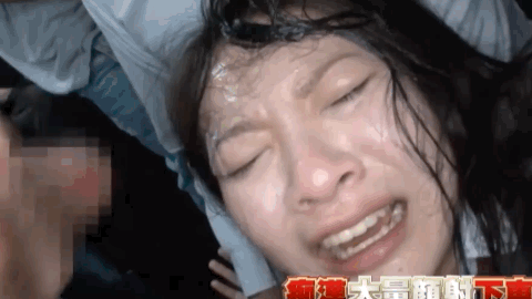 止まらない大量顔射ぶっかけ！女子高生の顔が白ガチ精子で塗りつぶされ、視界を奪われる衝撃の瞬間GIF