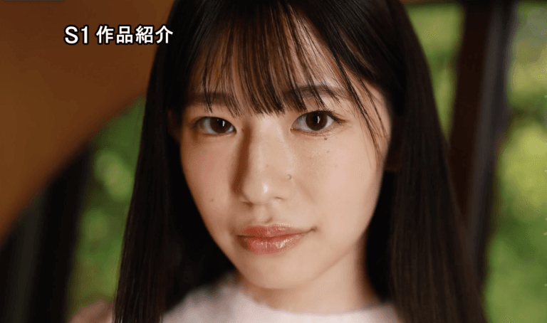 【早坂奏音】精子臭を強制する！嫌とは言えないS1新人に重たい口元射精 アイキャッチ画像