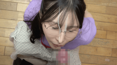 【顔射】本気フェラ！精子の臭い残し通常業務に戻る女子社員